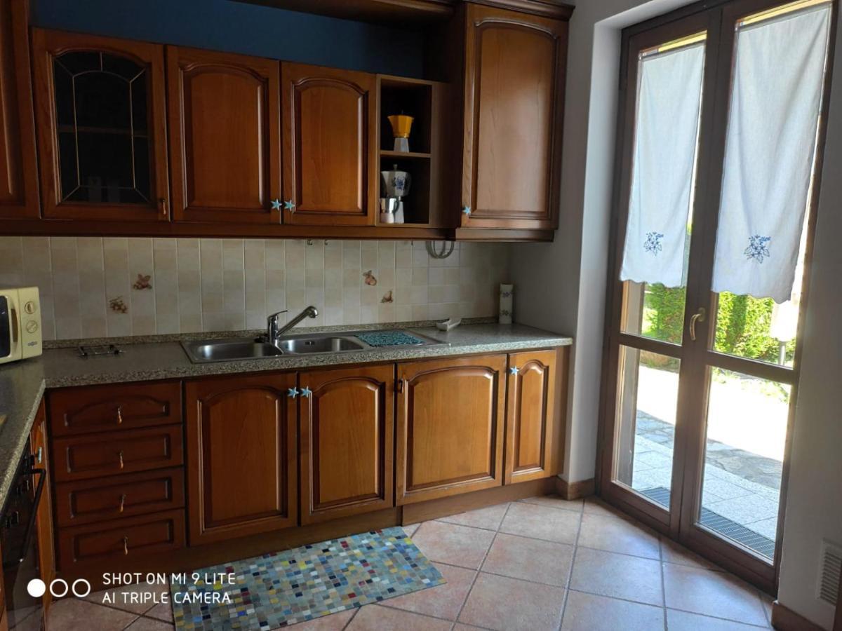 Casa Vacanza Il Glicine Casale Corte Cerro Exterior photo