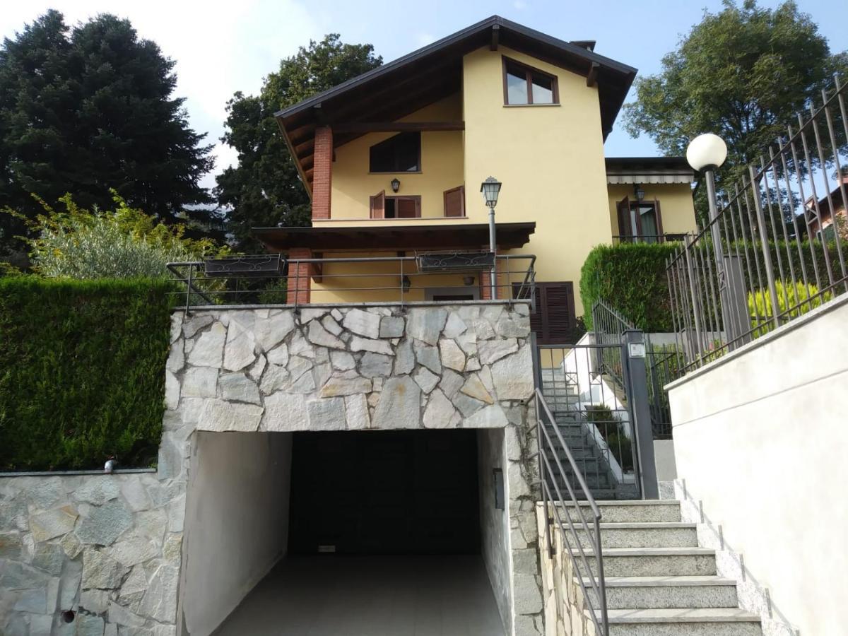 Casa Vacanza Il Glicine Casale Corte Cerro Exterior photo